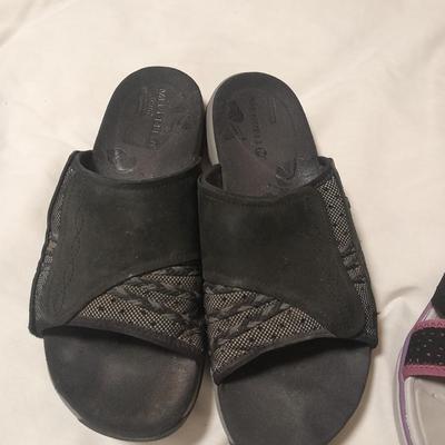 Two pairs of Women's Size 10M sandals Dr. Scholls and Merrell