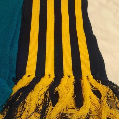 Winter scarves and gloves Isotoner new driving gloves