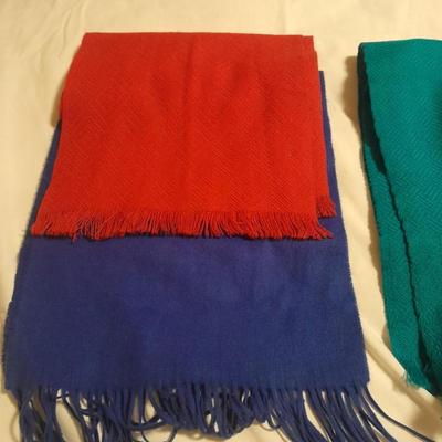 Winter scarves and gloves Isotoner new driving gloves