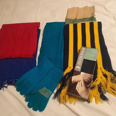 Winter scarves and gloves Isotoner new driving gloves
