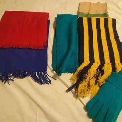 Winter scarves and gloves Isotoner new driving gloves
