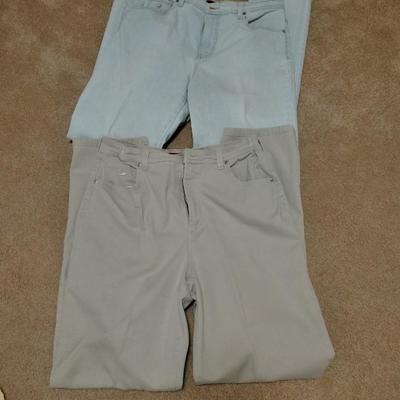 Two pair of Jeans Gloria Vanderbilt 12 and 14
