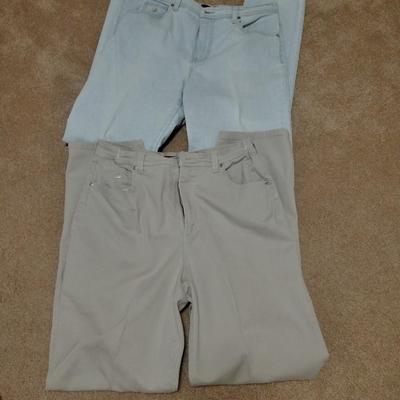 Two pair of Jeans Gloria Vanderbilt 12 and 14