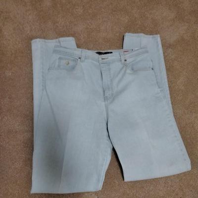 Two pair of Jeans Gloria Vanderbilt 12 and 14