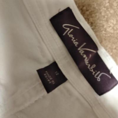 Three pair of Gloria Vanderbilt white Capri / long shorts size 12
