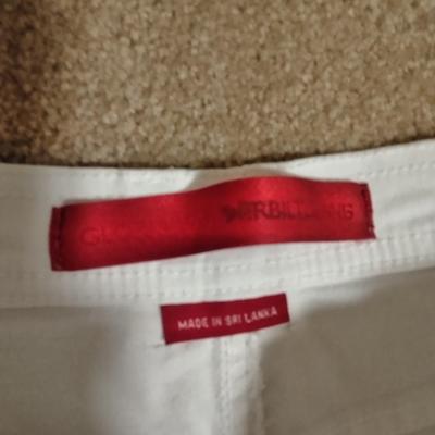 Three pair of Gloria Vanderbilt white Capri / long shorts size 12
