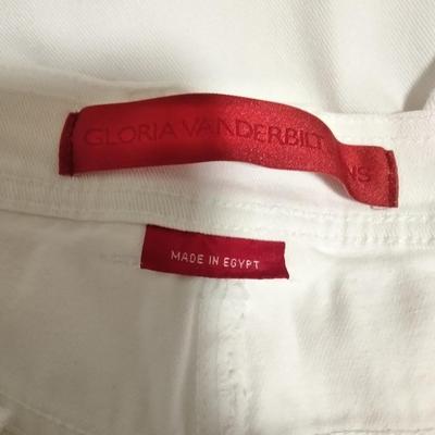 Three pair of Gloria Vanderbilt white Capri / long shorts size 12