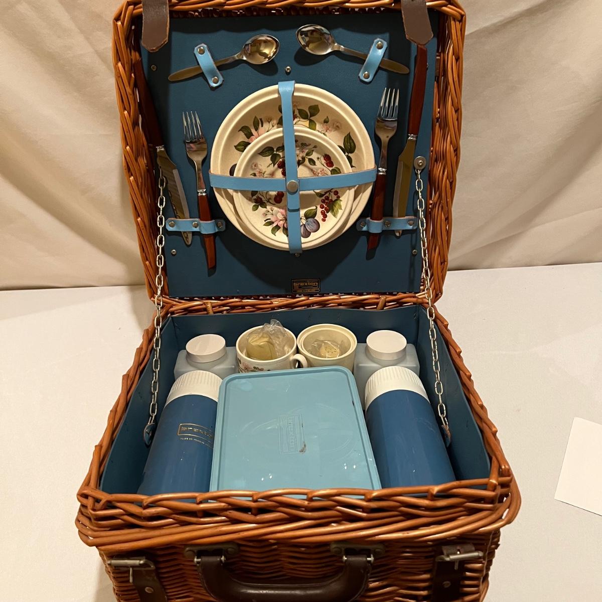 Brexton Picnic Basket Set (DRMK)