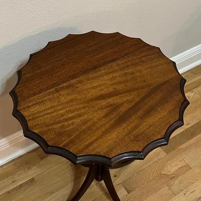 Solid Wood Drop Leave Pedestal Table