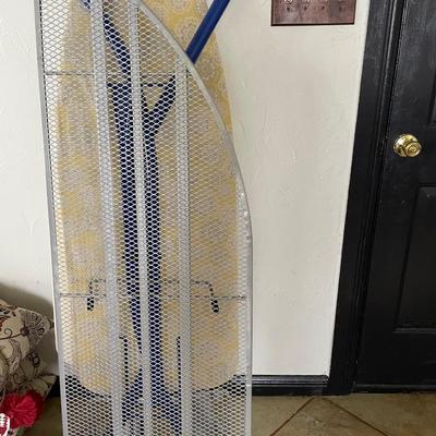 2 Ironing board and iron