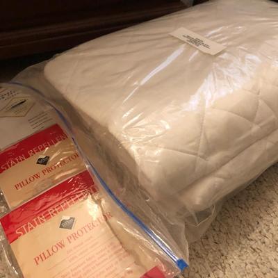 Healthguard Double Set Queen Mattress Protection & Pillow Protectors -Lot 461
