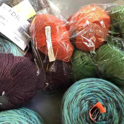 ***H U G E MEGA YARN LOT*** 12 Sealed Containers of Yarn (Baby Alpaca,Silk,Kid Mohair,Angora,Llama,Virgin Wool) -Lot 467