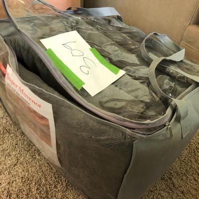 8â€™x11â€™ Macyâ€™s Super Movenot Non Slip Rug Cushion -Lot 309