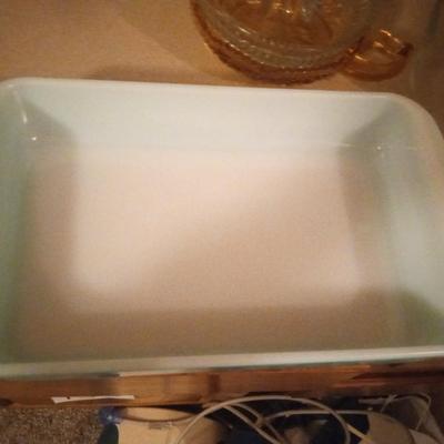 2 PYREX BAKING DISHES AND 1 CORNING WARE WITH LID