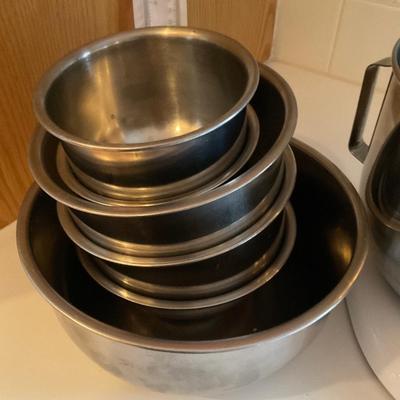 KitchenAid w/Bowls/ Attachments & Much More!
