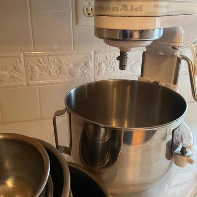 KitchenAid w/Bowls/ Attachments & Much More!
