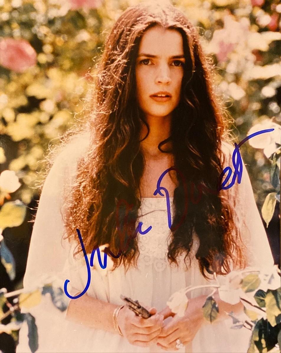 Julia Ormond signed movie photo | EstateSales.org, image size:953x1200