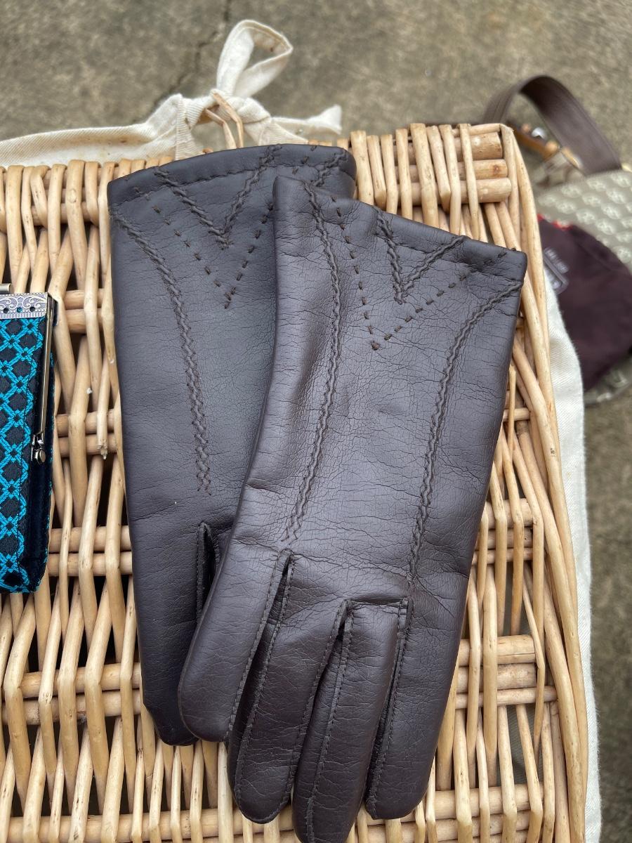 Ladies leather gloves