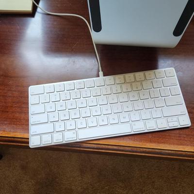 Apple iMac  A1418 with keyboard