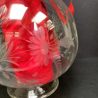 Lot 632 Large Beautiful Etched Flower/Hummingbird Clear Glass Candle Holder