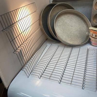 Mixed Lot of Metal Aluminum Bakeware Cake Pans Muffin Tins Cooling Racks