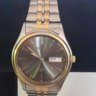 Men's Seiko 5 bar watch with date window Japan Movement