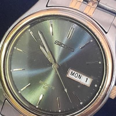 Men's Seiko 5 bar watch with date window Japan Movement