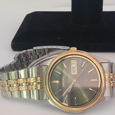 Men's Seiko 5 bar watch with date window Japan Movement