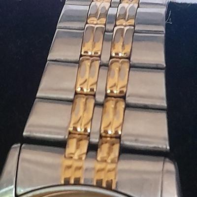 Men's Seiko 5 bar watch with date window Japan Movement