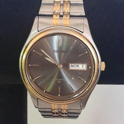 Men's Seiko 5 bar watch with date window Japan Movement