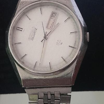 Two wrist watches Seiko Quartz and Paul Durelle with 7 Jewels