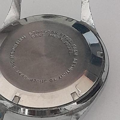 Two wrist watches Seiko Quartz and Paul Durelle with 7 Jewels