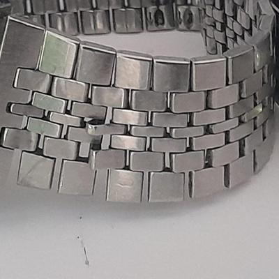 Two wrist watches Seiko Quartz and Paul Durelle with 7 Jewels