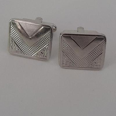 Cuff links and tie clips working thermometer tie clip
