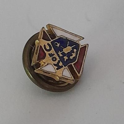 Hat pins, Desert 91 shield, Amway award, Bowling score award, K of C Knights of Columbus