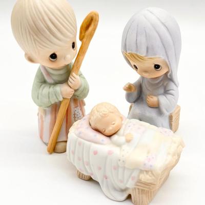 PRECIOUS MOMENTS ~Come Let Is Adore Him ~ 15 Piece Nativity