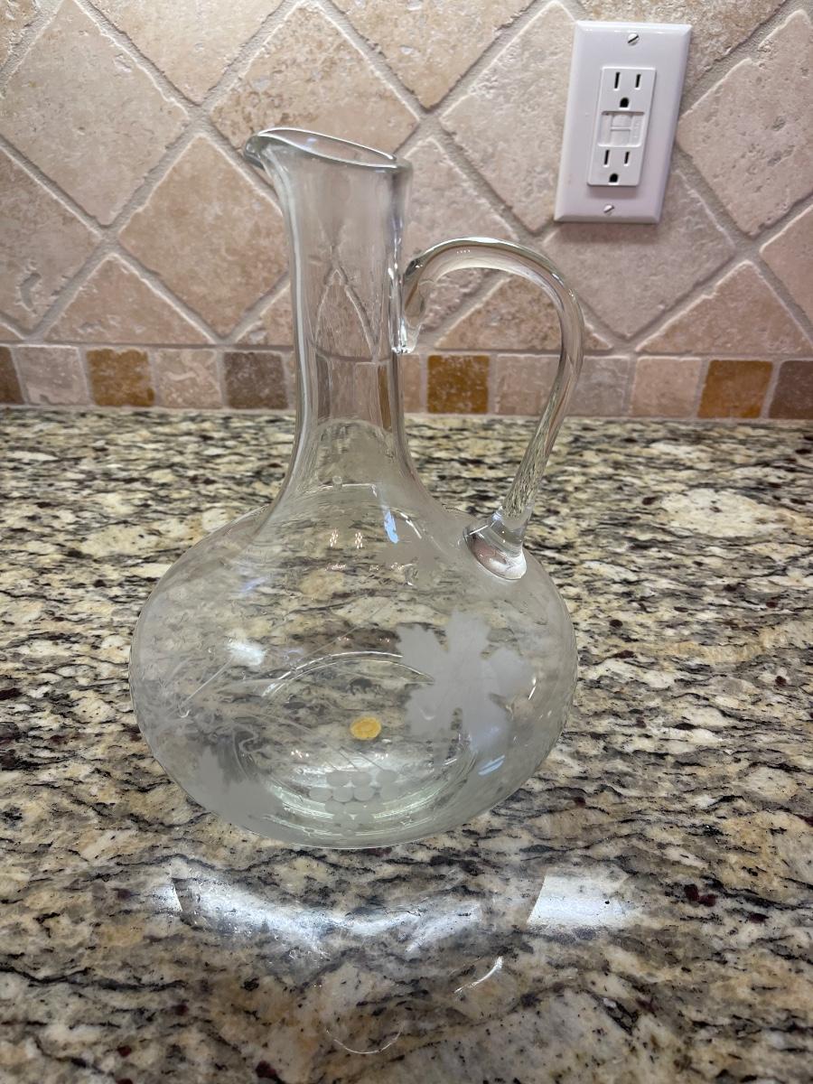 Wine pitcher