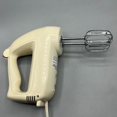 6 Speed Sunbeam Mixmaster Handheld Mixer with Removeable Beaters