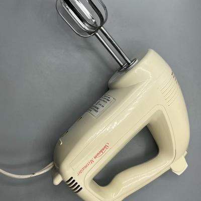 6 Speed Sunbeam Mixmaster Handheld Mixer with Removeable Beaters