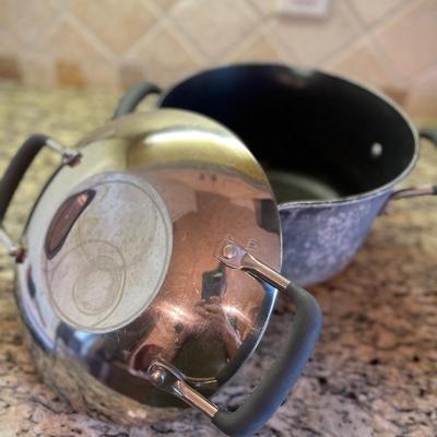 Technique pot  with lid. 5 quart. This is not the original lid. It is a wok on top. .