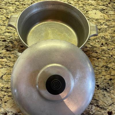 Magnalite pot with lid. 3 - 1/2  quarts