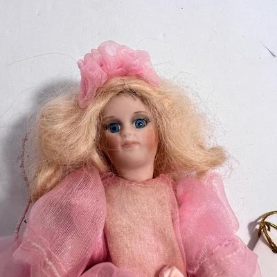 American Artist Collection World Gallery Doll Flora