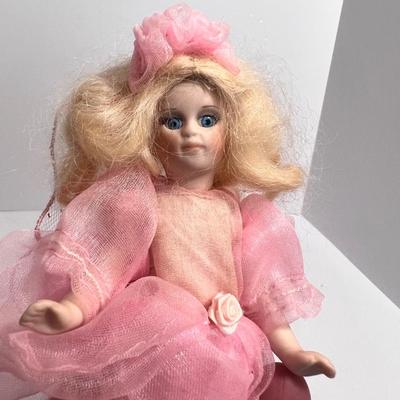 American Artist Collection World Gallery Doll Flora