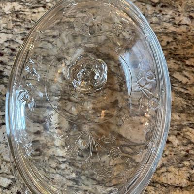 Clear oval casserole dish with embossed flowers with lid. . 14â€ x 8â€
