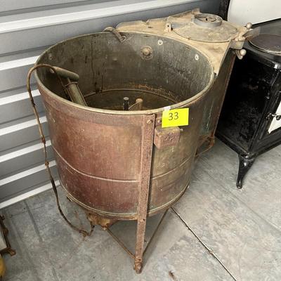 The Easy Washer Model R made in Syracuse around 1904-1910 ish.  Nice!