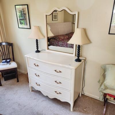 3 drawer White Bedroom  Dresser w Mirror and 2 Lamps  42x19x33