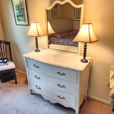 3 drawer White Bedroom  Dresser w Mirror and 2 Lamps  42x19x33