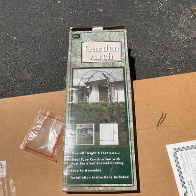 689 Metal 8' Garden Arch New in box