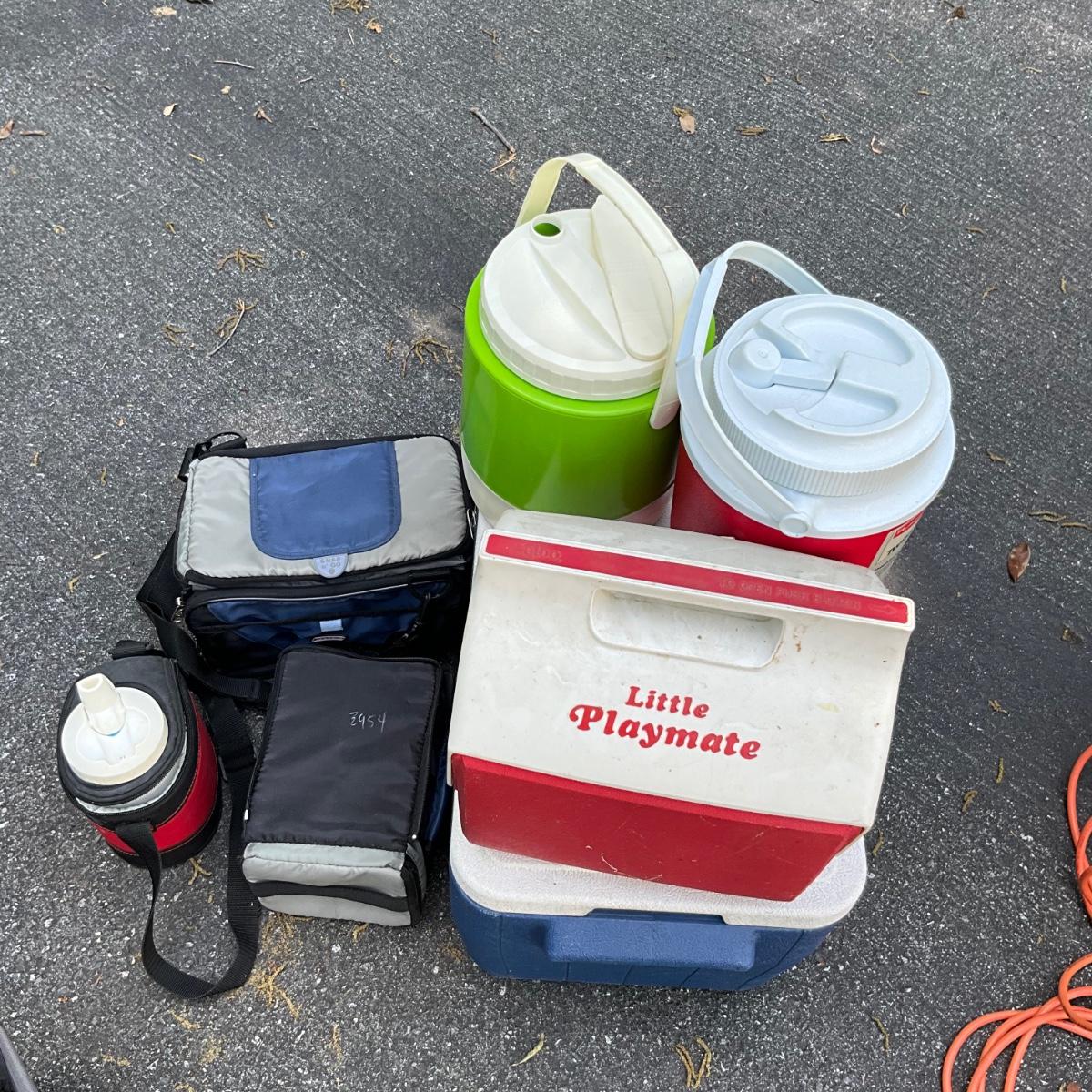 696 Lot of Coleman and Igloo Coolers and Insulated Bags