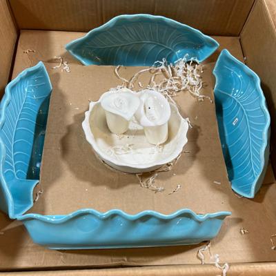Awesome, Lazy Susan with Salt and Pepper, Turquoise Leaf, Never Used.